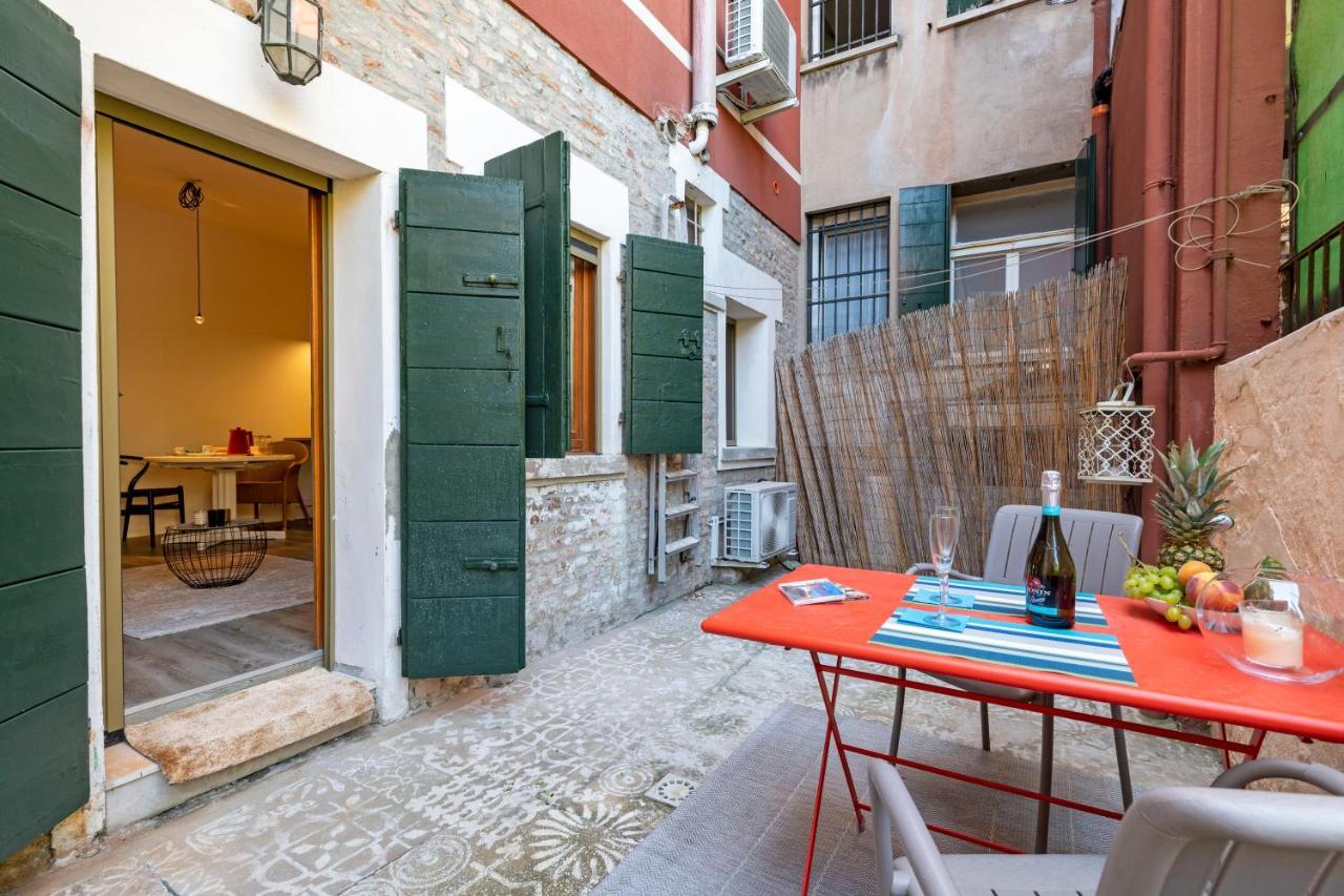 Snug Apartment With Private Courtyard M0270422677 Veneza Exterior foto