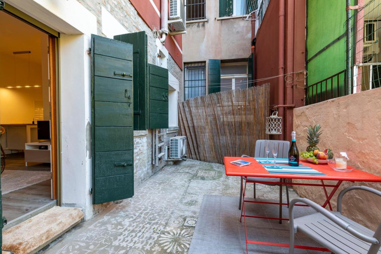 Snug Apartment With Private Courtyard M0270422677 Veneza Exterior foto