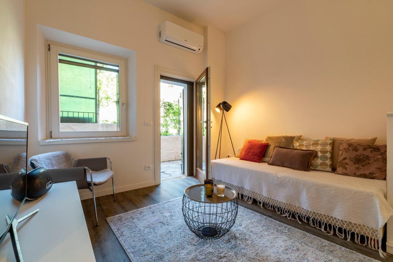 Snug Apartment With Private Courtyard M0270422677 Veneza Exterior foto